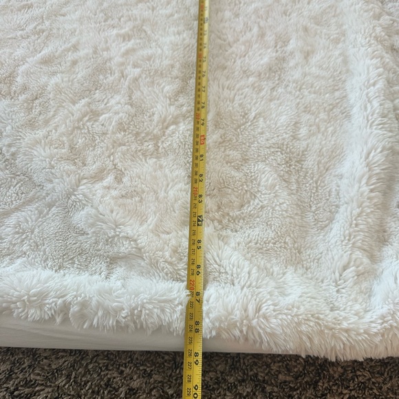 Koolaburra by UGG Cream Plush comforter (Queen) - Picture 10 of 11